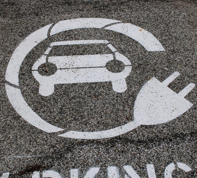 Electric vehicle charging station in Euclid