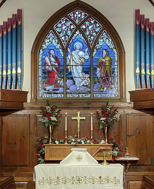 <span class="content-image-text">The altar at St. Hubert’s Episcopal Church</span>