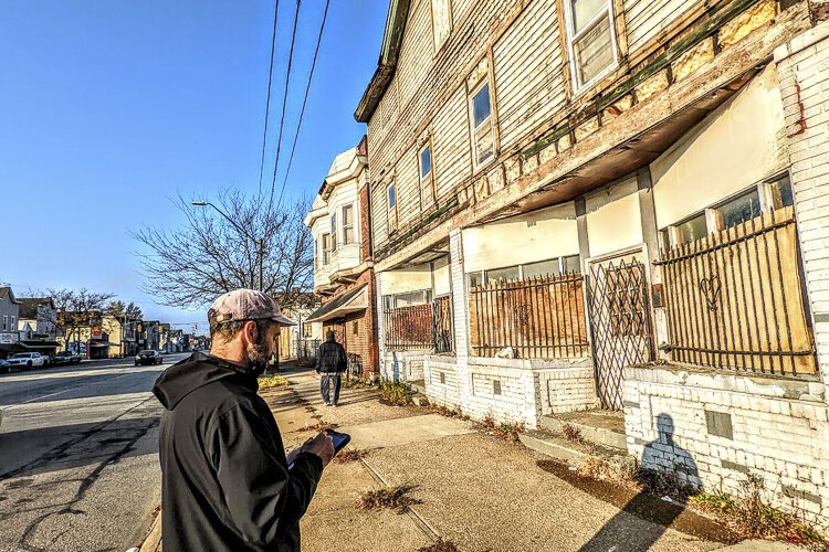 <span class="content-image-text">For an inventory of Cleveland property, Adrian Marti of the Western Reserve Land Conservancy checks out a building with a heart</span>