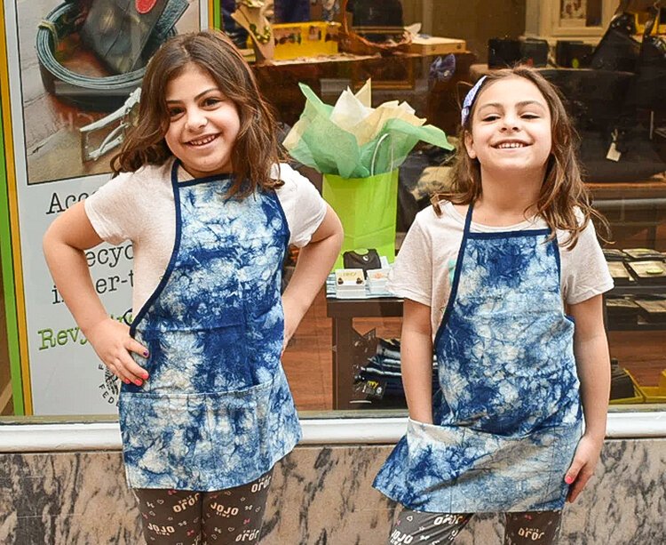 Alma de Añil Child's Apron at Revy supports an organic indigo farm in the Santa Ana region of El Salvador