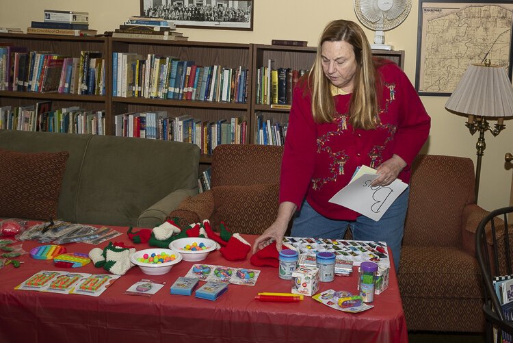 Mothers of Preschoolers (MOPS) volunteers at the West Park United Church of Christ (UCC) food pantry for the Christmas drive