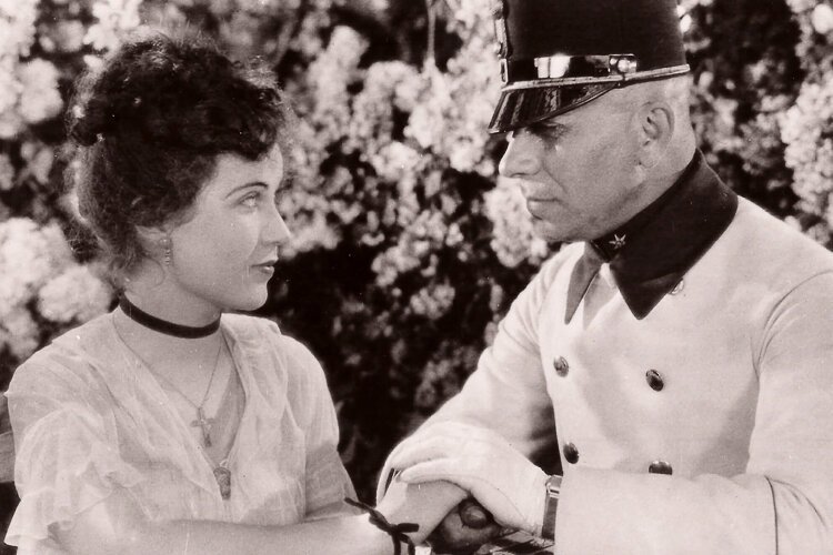 Fay Wray and Erich von Stroheim in the Wedding March