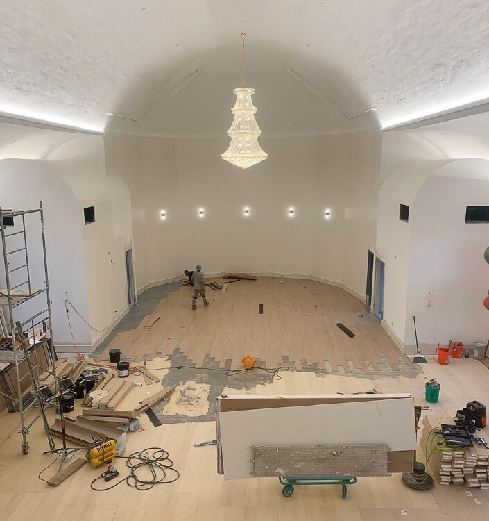 The new 9.000 square foot event center will include the first-floor ballroom with an eight-foot Swarovski crystal chandelier, a 27-foot quartz bar, and an open floor plan.