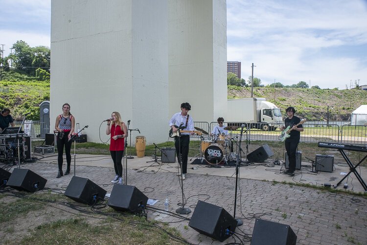 School of Rock Hedliners