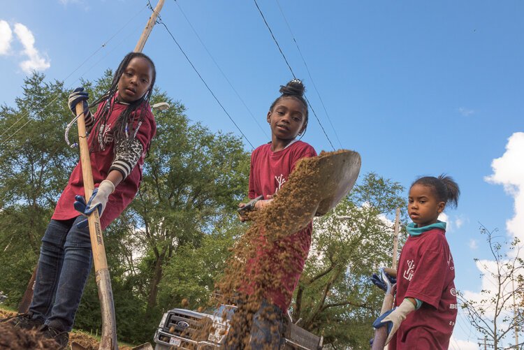 <span class="content-image-text">Project UP Community Planting Day – Boise Paper and Avery Dennison partnering with the Arbor Day Foundation to revitalize the Breakthrough School grounds and plant 30 trees and shrubs</span>