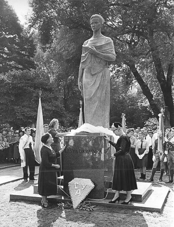 <span class="content-image-text">Lesya Ukrainka, Ukraine's greatest poet, statue was unveiled in 1961 before more than 1000 Americans of Ukrainian descent.</span>