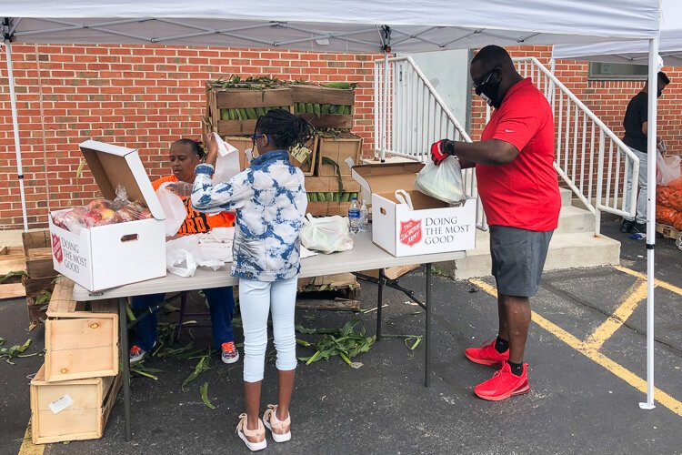 salvation_army_food_distribution_05.jpg