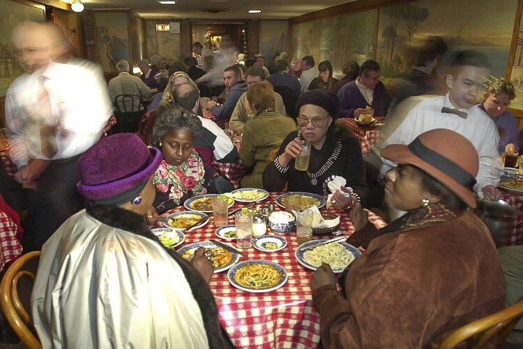 <span class="content-image-text">Inside the New York Spaghetti House during it's heyday</span>