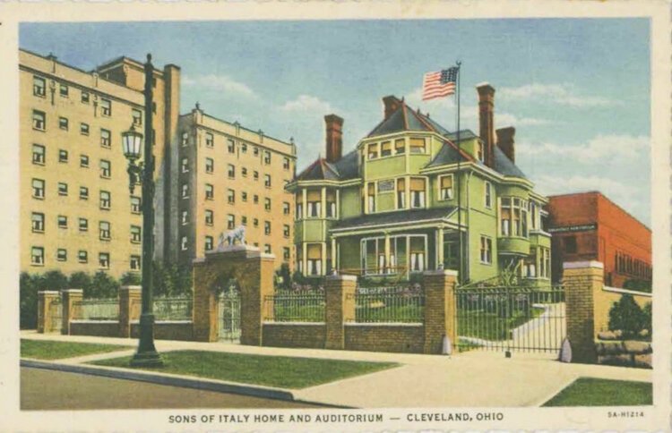 <span class="content-image-text">1935 circa postcard colorfully presents an image of the Allen-Sullivan House in the 1930s.</span>