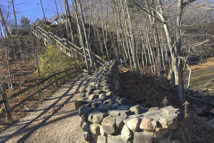 Approaching the Fort Hill staircase.
