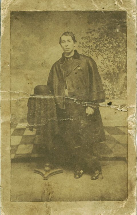 <span class="content-image-text">In 1862 a Confederate soldier on the battlefield of Antietam found this carte de visite (CdV) photograph taken in Cleveland of a man in a law enforcement uniform.</span>