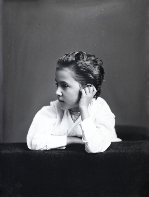 Edmondson photo of Bessie Rockefeller 1874