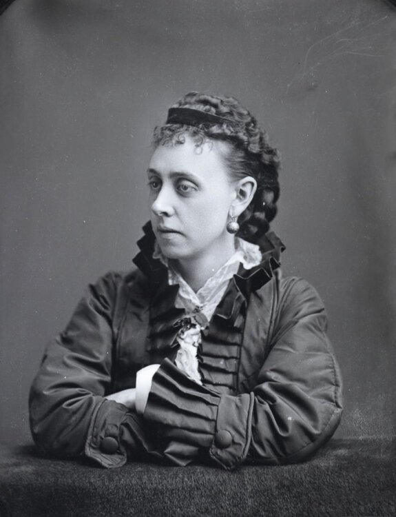 Edmondson photo of Mrs. M. E. Hanna 1874