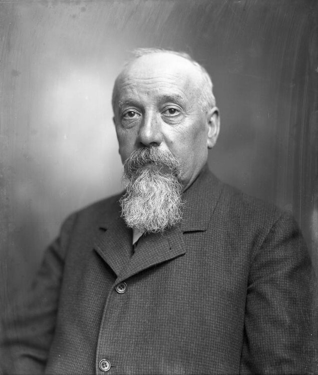 Edmondson photo of M. Halle 1899