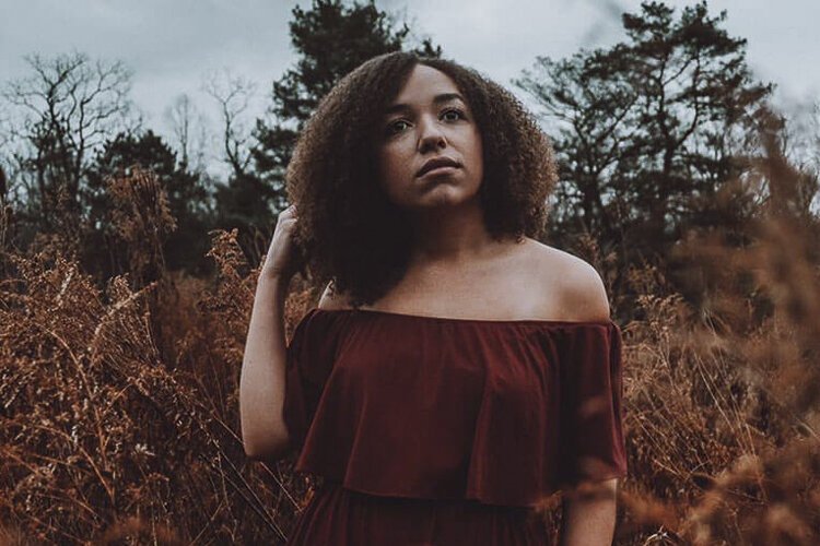 Liz Bullock joined by Gavin Coe performs indie folk inspired by blues, soul and classic folk