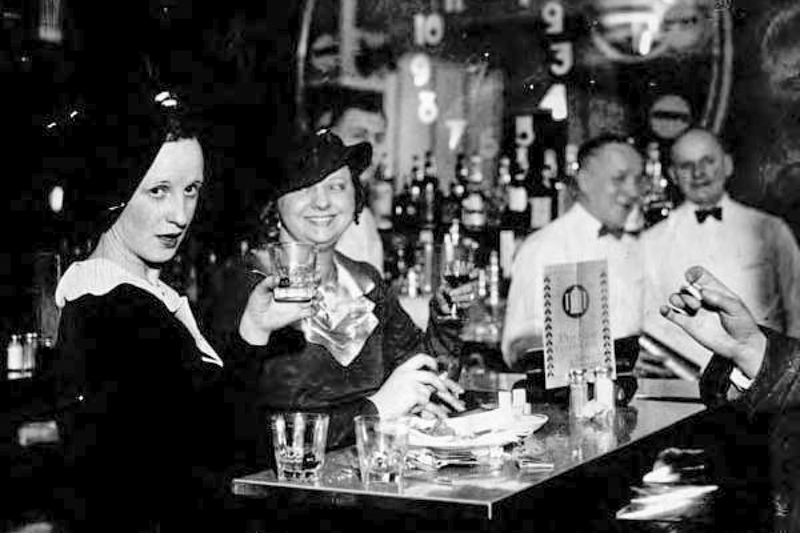 Hollenden Hotel Parisienne cocktail bar 1935