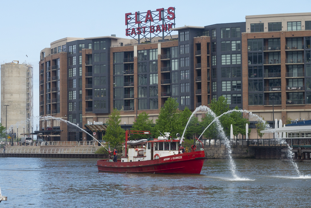 Cleveland Fire Department’s Marine 17 welcoming Lady Caroline