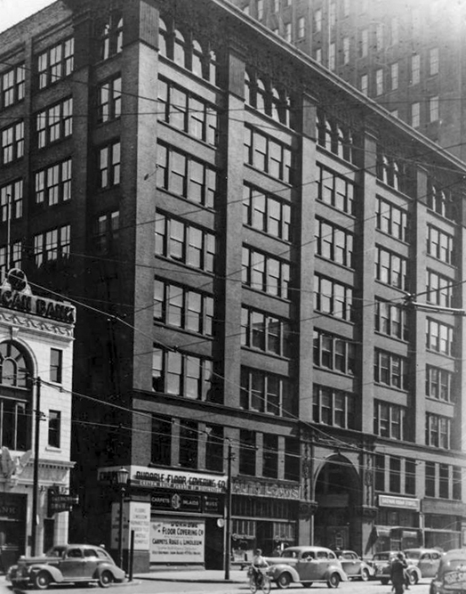 Early photo of the Caxton Building