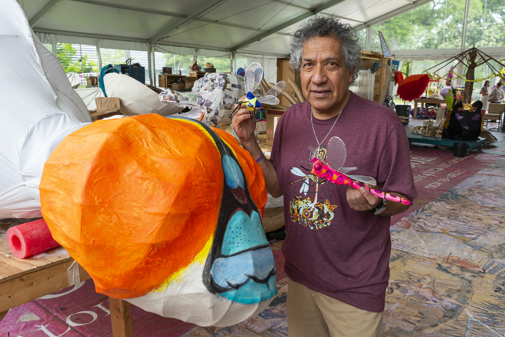 Héctor Castellanos Lara, Lead Artist, Parade the Circle with his dragonfly creations for this year's theme: TRANSFORMATION (Dragonfly ǀ Libélula)