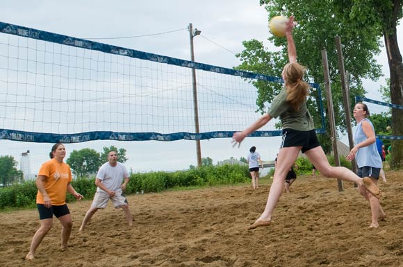 cleveland_plays_volleyball_037.jpg