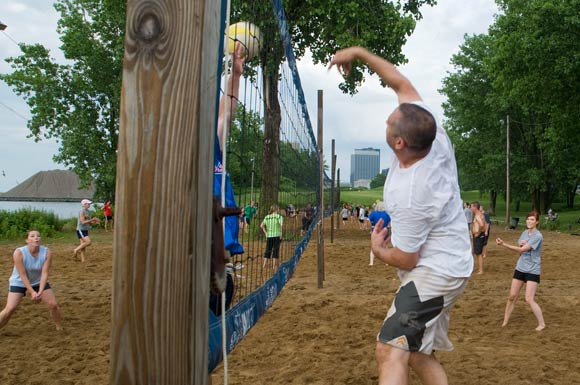 cleveland_plays_volleyball_107.jpg
