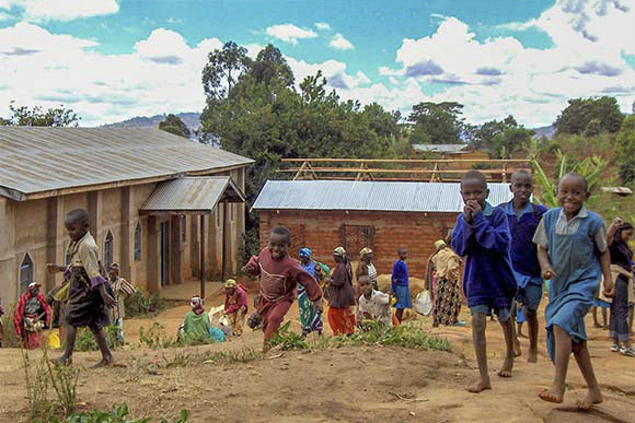 IPM Kandula Community Project: Building a school in the community