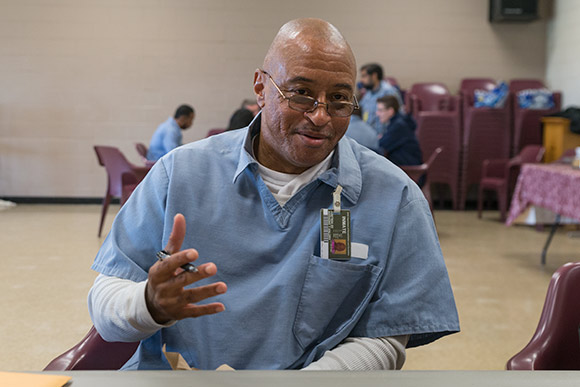 An inmate and inside student during the course at LORCI