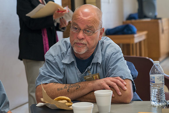 An inmate and inside student during the course at LORCI