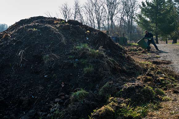 <span class="content-image-text">Compost mound at Case Western Reserve University Squire Valleevue Farm</span>