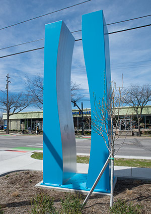 <span class="content-image-text">Steve Manka sculpture on Lee Rd.</span>