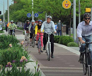 <span class="content-image-text">Mulit-use side bicycle path</span>