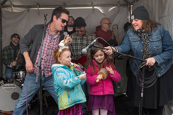 <span class="content-image-text">Ohio City Singers at the Annual Holiday CircleFest in University Circle</span>