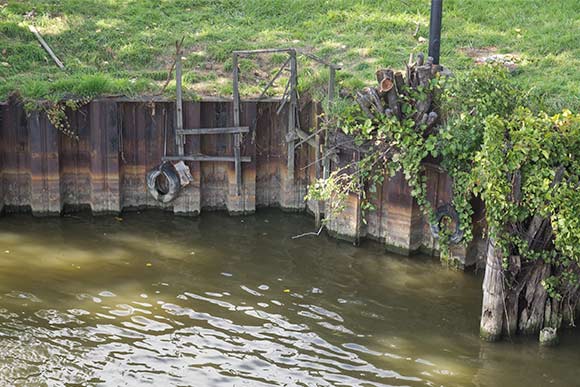 <span class="content-image-text">Paige and his students worked on the Green Bulkhead Project</span>