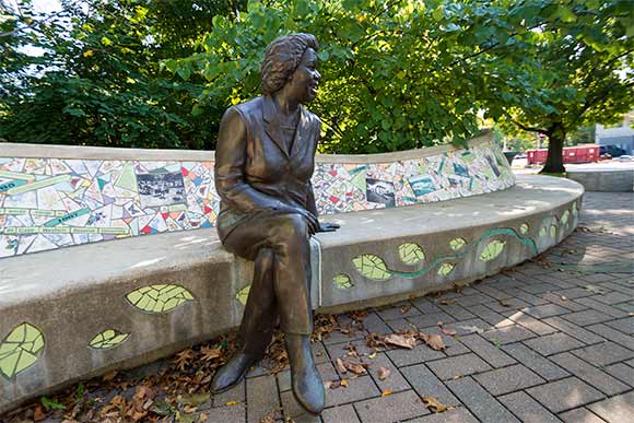 Sculpture of Stephanie Tubbs Jones by artist and former CIA President David Deming