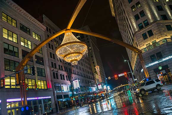 <span class="content-image-text">GE Chandelier in Playhouse Square</span>