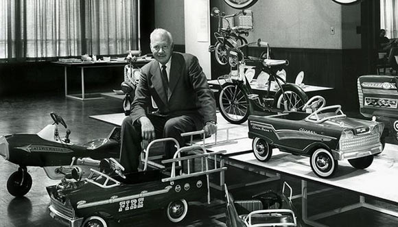 <span class="content-image-text">Viktor Schreckengost, designed a wide variety of things, like the Murray Bicycle and he designed pedal cars in the 1930s from sheet metal</span>