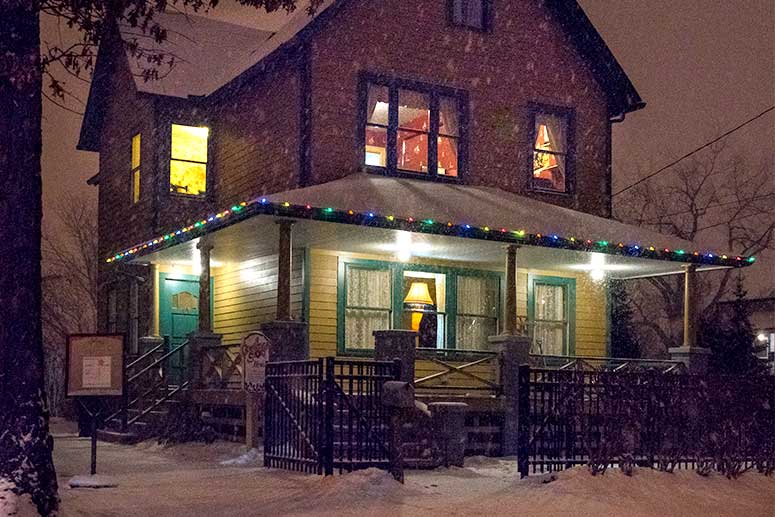 <span class="content-image-text">A Christmas Story House in Tremont</span>