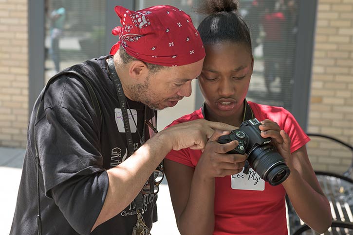 <span class="content-image-text">Photography class with instructor Robert Banks</span>