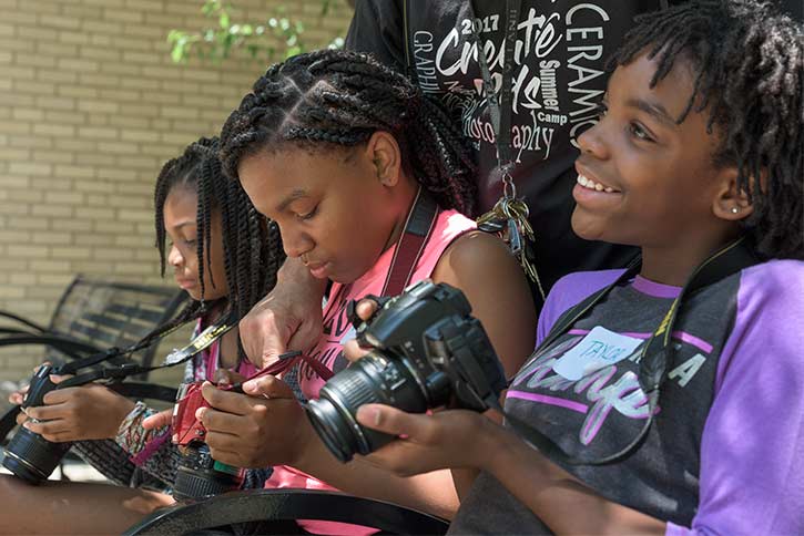 <span class="content-image-text">Photography class with instructor Robert Banks</span>