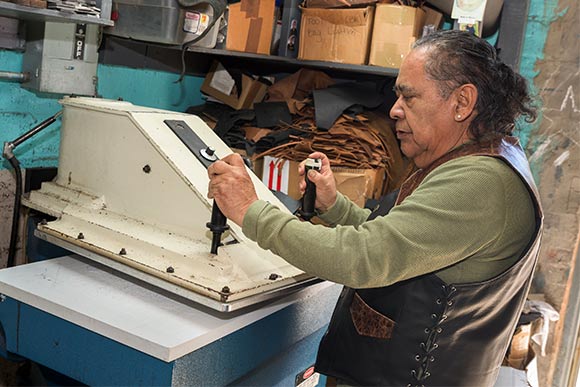 Chuck at the die cutting machine
