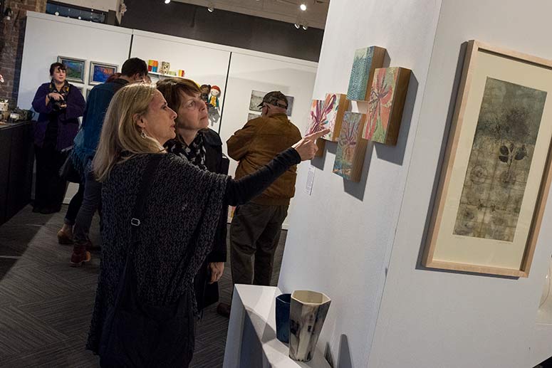 <span class="content-image-text">Heights Arts Holiday Preview</span>