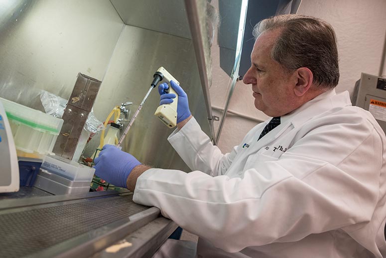 <span class="content-image-text">Dr Tuohy at the Cleveland Clinic Cancer Research Lab</span>