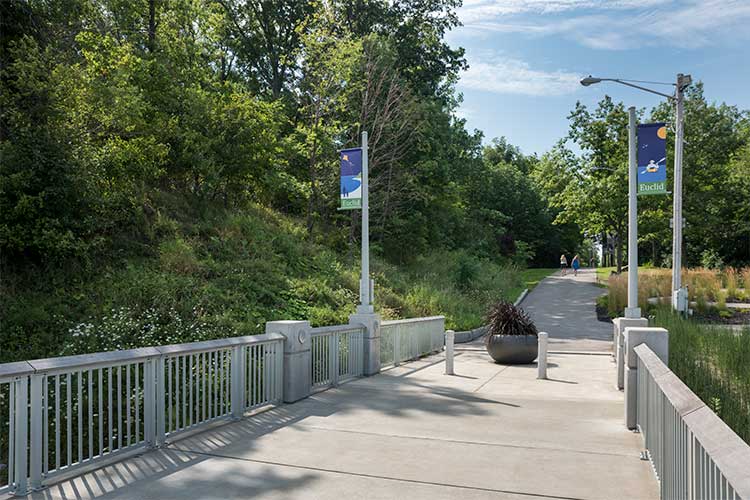 <span class="content-image-text">Sims Park Pier where the trail will begin</span>