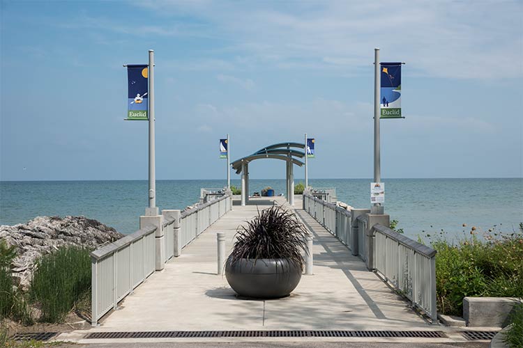 Sims Park Pier where the trail will begin
