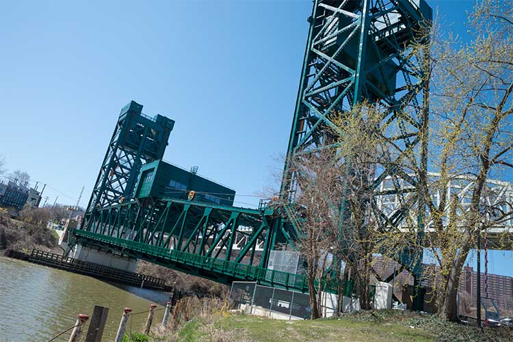 <span class="content-image-text">Columbus Street Bridge</span>