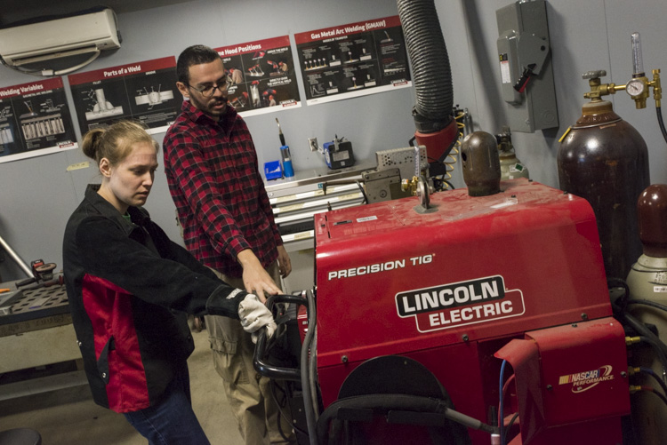 Welding instruction at Think[Box]