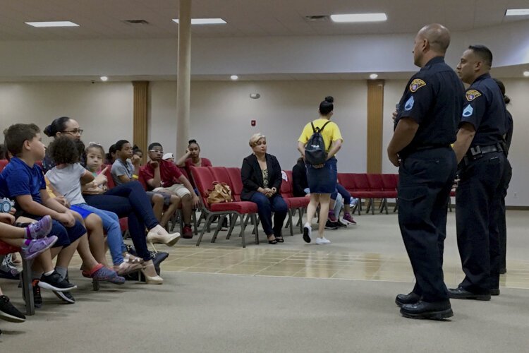 <span class="content-image-text">Hispanic Police Officers Association outreach event at Primera Iglesia Bautista</span>