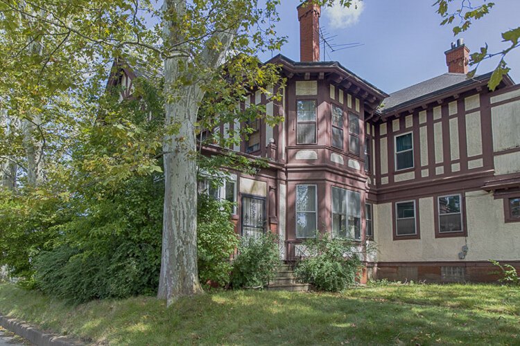 <span class="content-image-text">The exterior of the Rudd-Rockefeller house on Euclid Avenue today.</span>