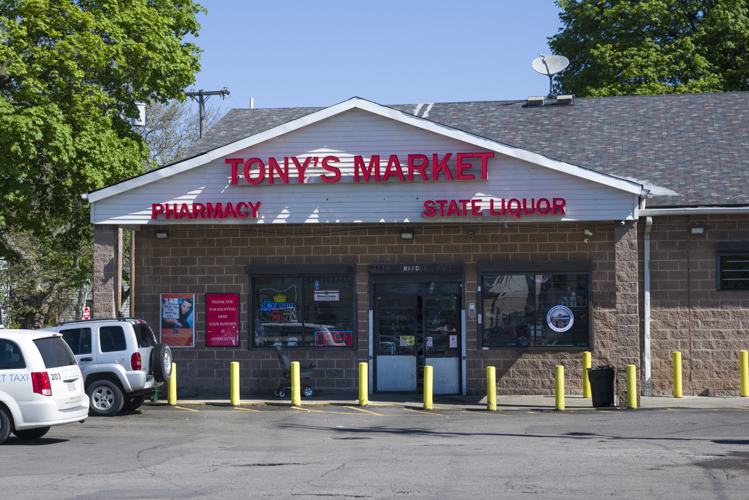tony's_market_003.jpg