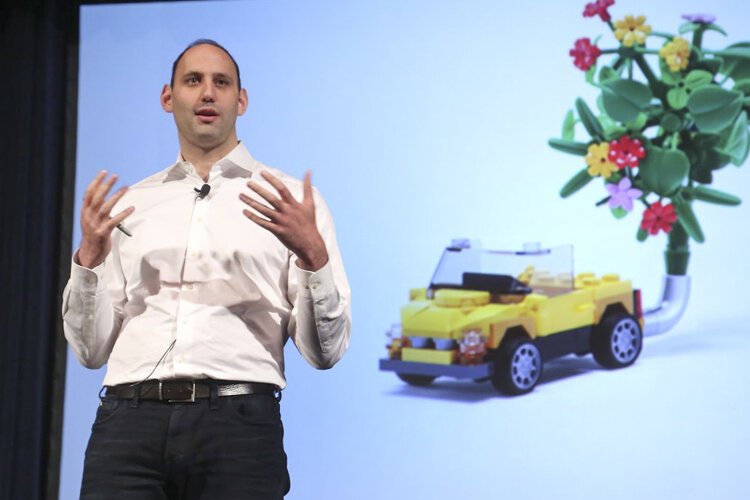<span class="content-image-text">“I genuinely am not aware of another city that is as evolved in its thinking, as engaged with its citizens on this topic,” Nik Engineer of the Ellen MacArthur Foundation told attendees Oct. 16.</span>